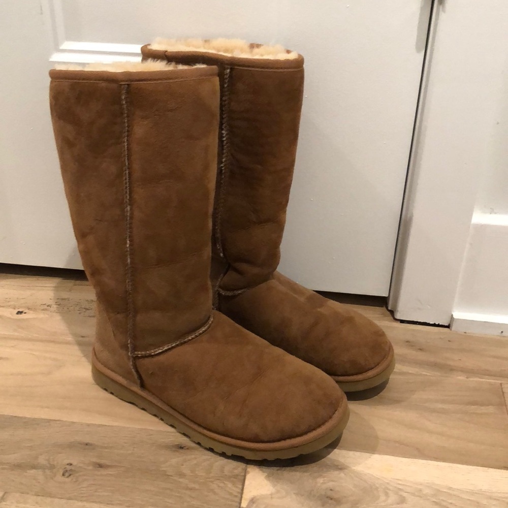 Ugg tall boots size 7